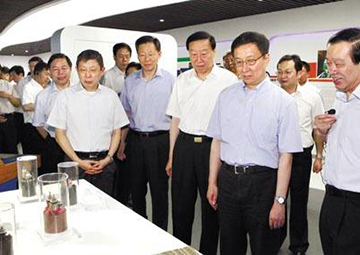 国家副主席，原中央政治局常委， 时任上海市委书记韩正考察尊时凯龙科技